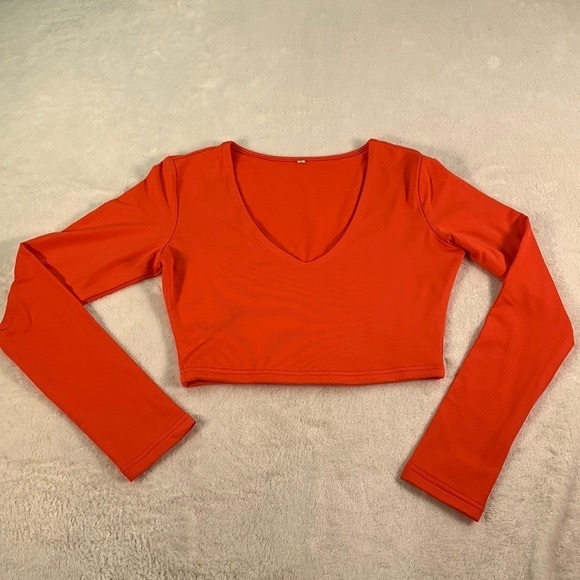 Scoop Neck Long Sleeve Crop Top - Picture 3 of 10